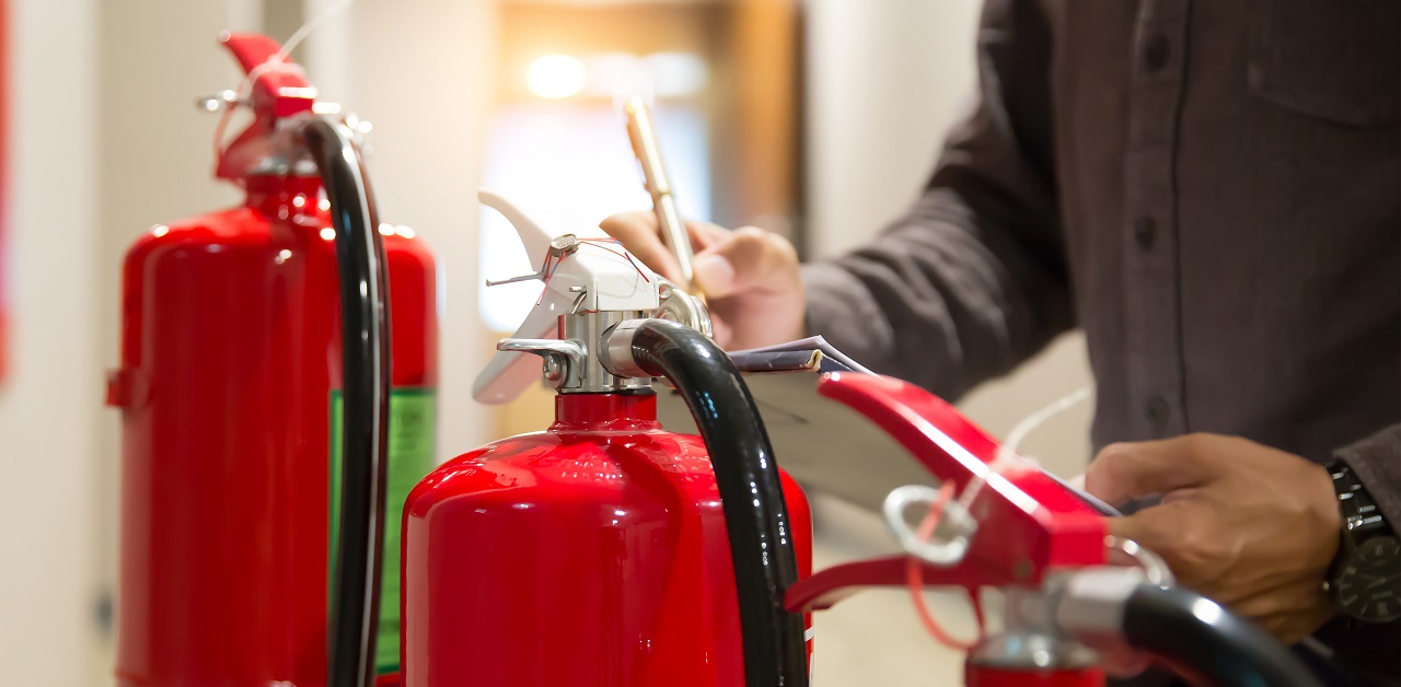 Kursy przeciwpożarowe – dlaczego warto przeszkolić pracowników?