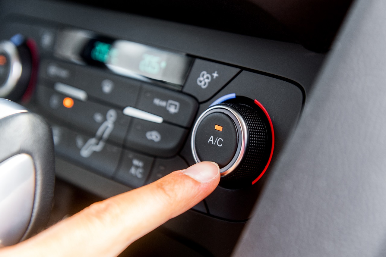 Jakie elementy klimatyzacji samochodowej należy regularnie wymieniać?